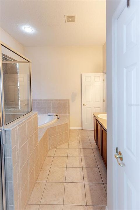En Venta: $340,000 (4 camas, 2 baños, 2187 Pies cuadrados)