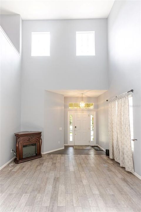En Venta: $340,000 (4 camas, 2 baños, 2187 Pies cuadrados)