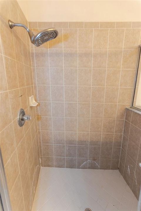 En Venta: $340,000 (4 camas, 2 baños, 2187 Pies cuadrados)