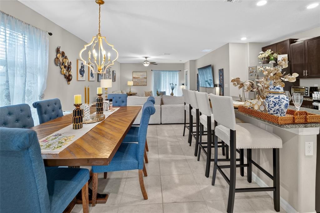 En Venta: $365,000 (5 camas, 2 baños, 2389 Pies cuadrados)