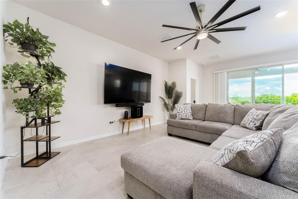 En Venta: $445,000 (4 camas, 2 baños, 2045 Pies cuadrados)