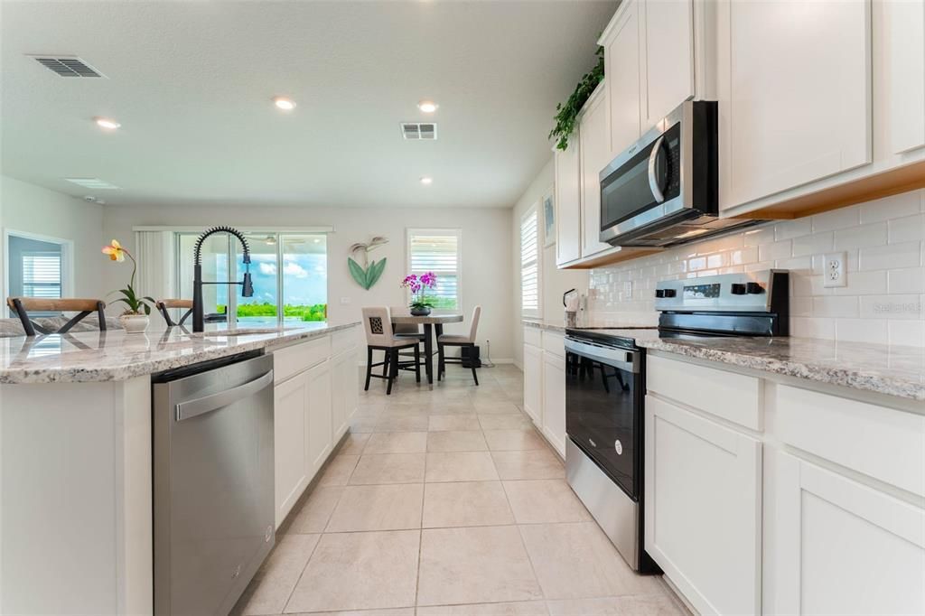 En Venta: $445,000 (4 camas, 2 baños, 2045 Pies cuadrados)