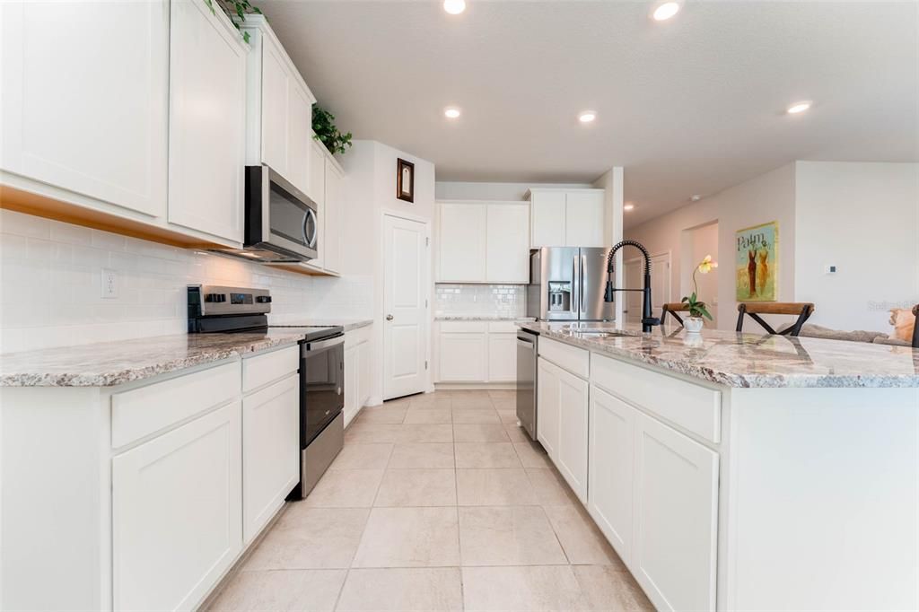 En Venta: $445,000 (4 camas, 2 baños, 2045 Pies cuadrados)
