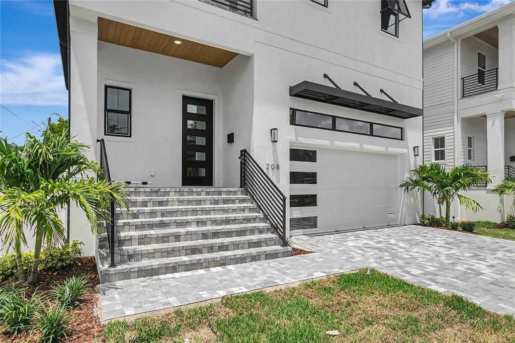 Active With Contract: $2,150,000 (5 beds, 4 baths, 3206 Square Feet)