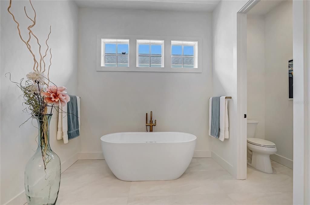 Active With Contract: $2,150,000 (5 beds, 4 baths, 3206 Square Feet)