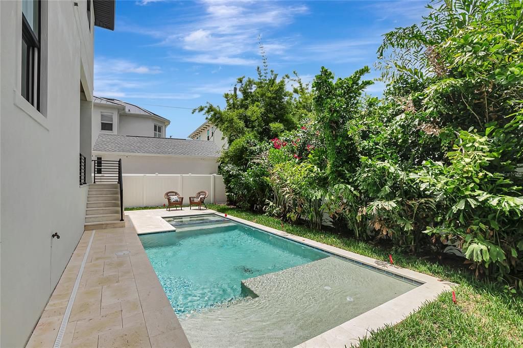 Active With Contract: $2,150,000 (5 beds, 4 baths, 3206 Square Feet)