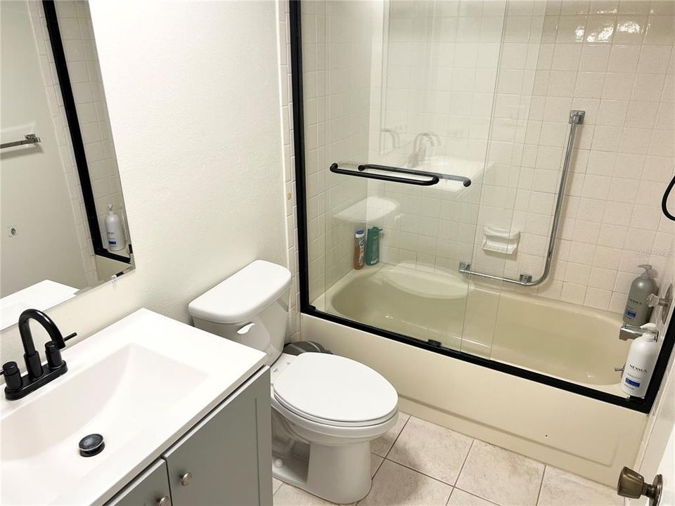 На продажу: $189,999 (2 спален, 2 ванн, 1230 Квадратных фут)
