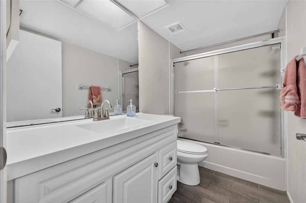 В аренду: $1,750 (2 спален, 2 ванн, 1020 Квадратных фут)