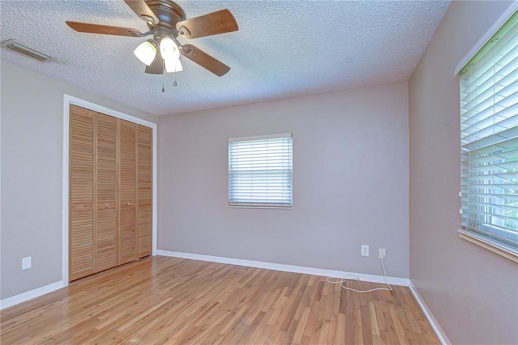 For Sale: $289,900 (2 beds, 1 baths, 816 Square Feet)