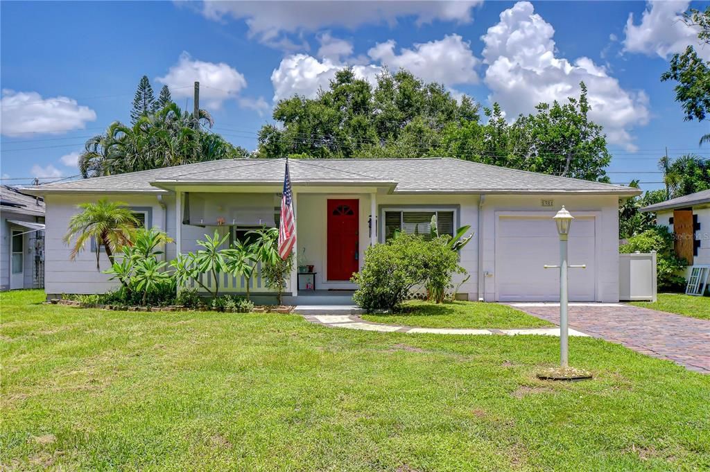 For Sale: $289,900 (2 beds, 1 baths, 816 Square Feet)