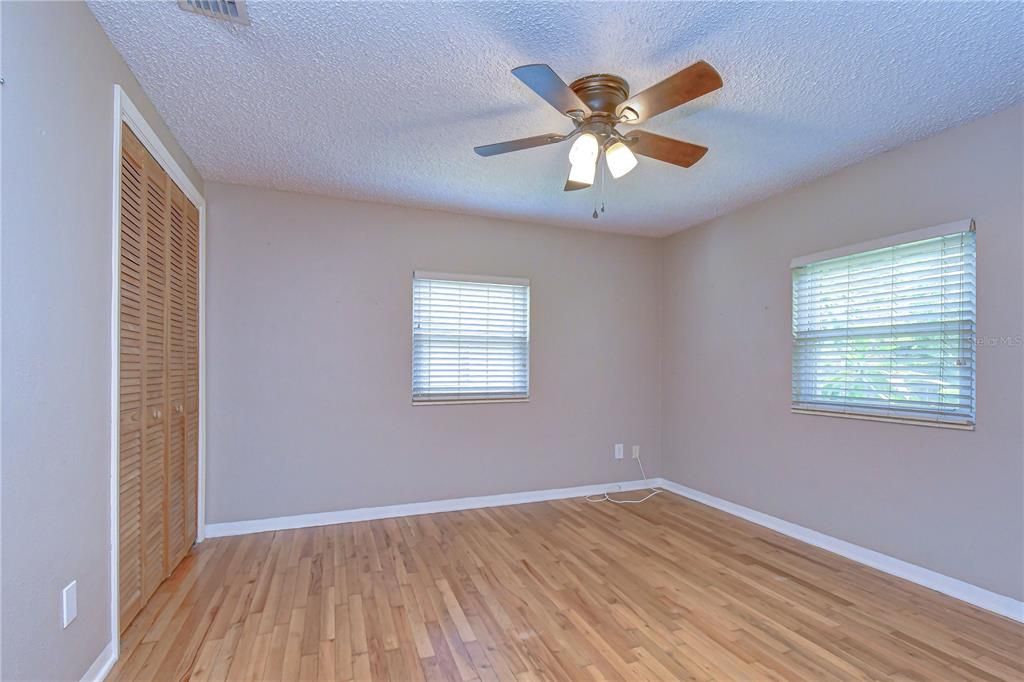 For Sale: $289,900 (2 beds, 1 baths, 816 Square Feet)
