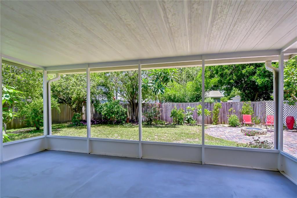 For Sale: $289,900 (2 beds, 1 baths, 816 Square Feet)