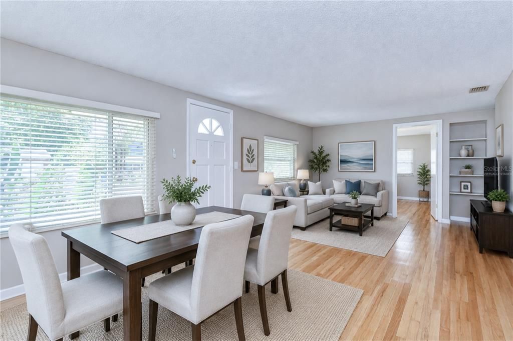 For Sale: $289,900 (2 beds, 1 baths, 816 Square Feet)