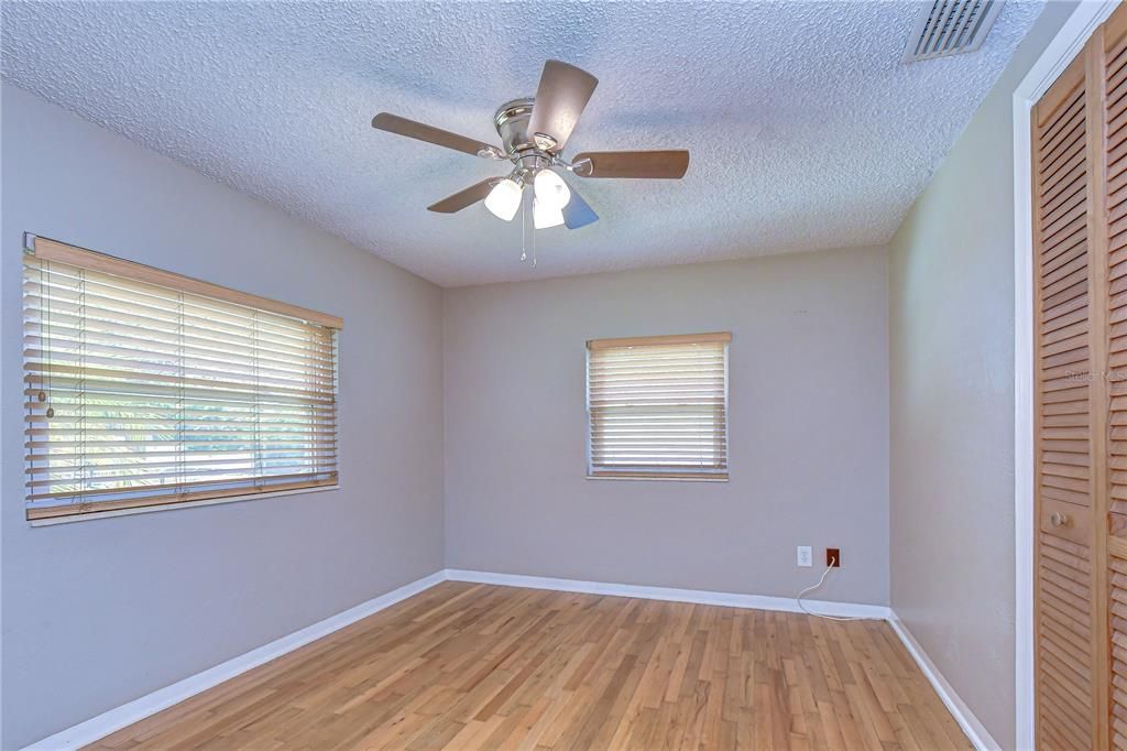 For Sale: $289,900 (2 beds, 1 baths, 816 Square Feet)