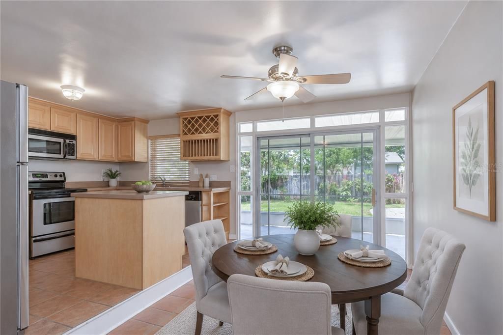 For Sale: $289,900 (2 beds, 1 baths, 816 Square Feet)