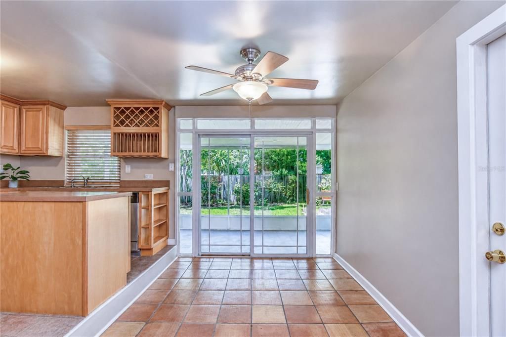 For Sale: $289,900 (2 beds, 1 baths, 816 Square Feet)