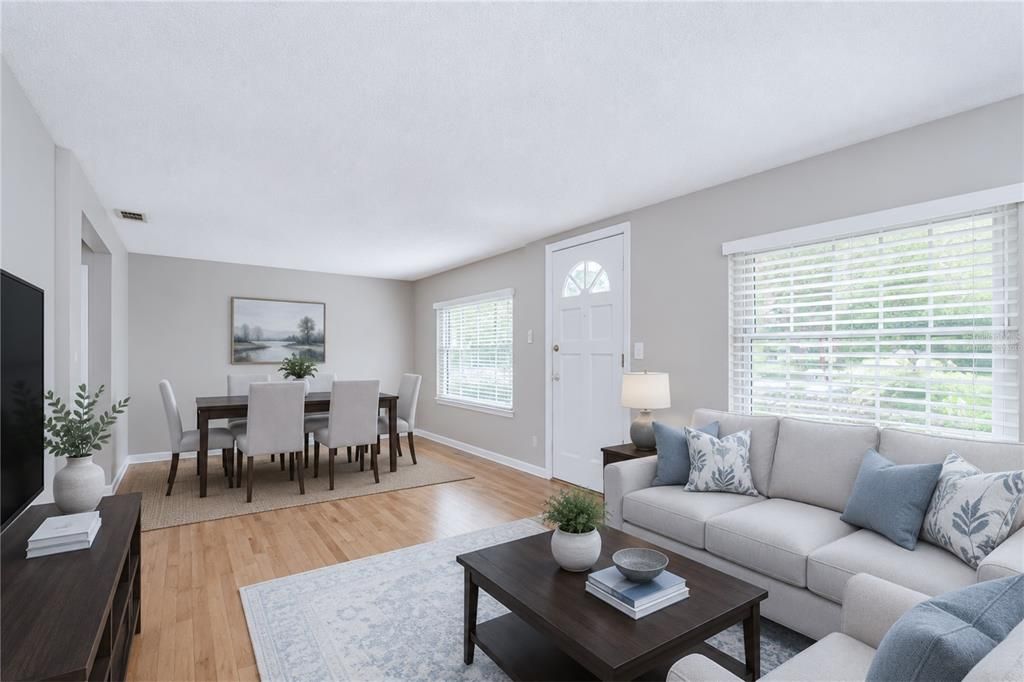 For Sale: $289,900 (2 beds, 1 baths, 816 Square Feet)