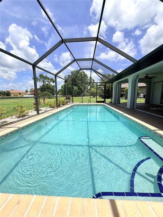 Activo con contrato: $335,000 (3 camas, 2 baños, 2103 Pies cuadrados)
