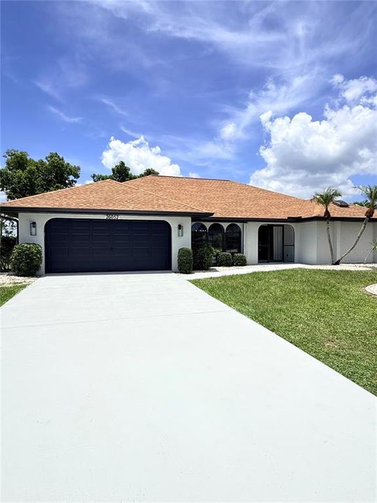 Activo con contrato: $335,000 (3 camas, 2 baños, 2103 Pies cuadrados)