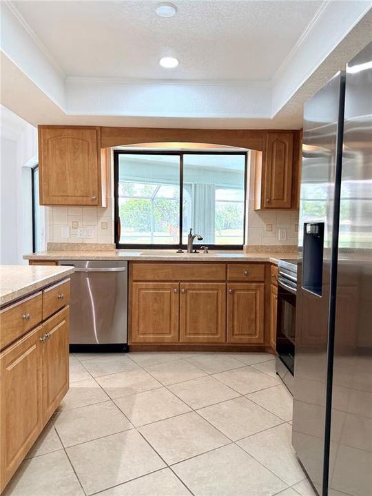 Activo con contrato: $335,000 (3 camas, 2 baños, 2103 Pies cuadrados)