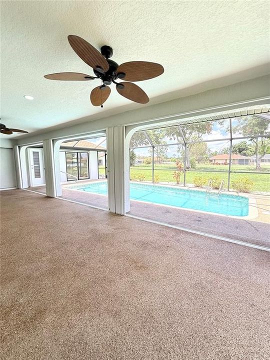Activo con contrato: $335,000 (3 camas, 2 baños, 2103 Pies cuadrados)