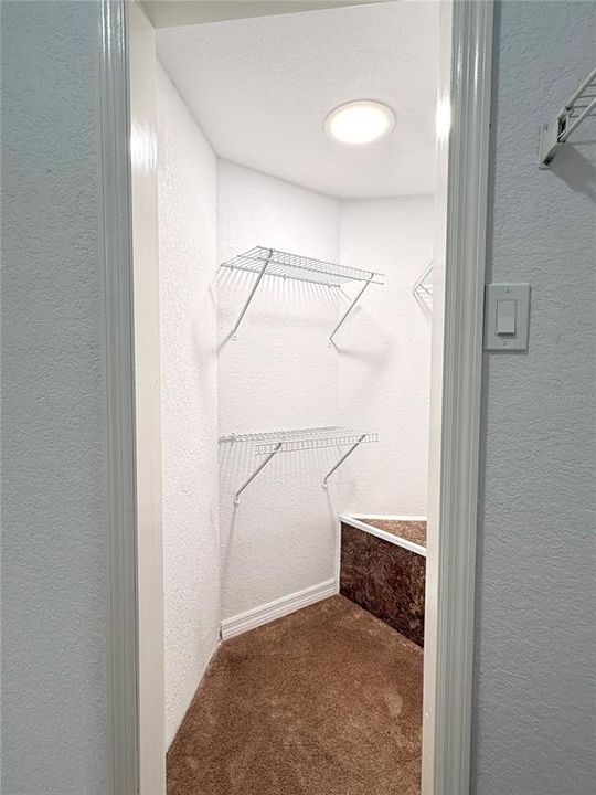 Activo con contrato: $335,000 (3 camas, 2 baños, 2103 Pies cuadrados)