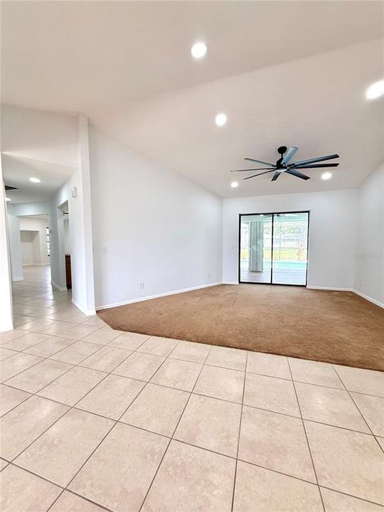 Activo con contrato: $335,000 (3 camas, 2 baños, 2103 Pies cuadrados)