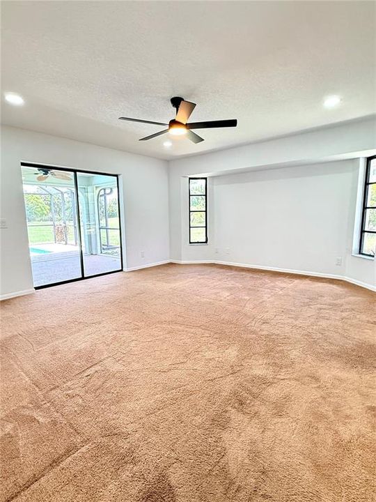 Activo con contrato: $335,000 (3 camas, 2 baños, 2103 Pies cuadrados)