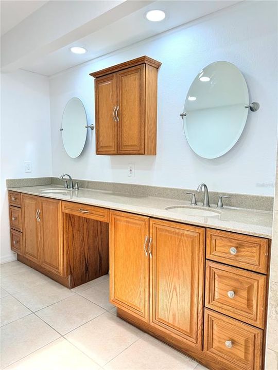 Activo con contrato: $335,000 (3 camas, 2 baños, 2103 Pies cuadrados)
