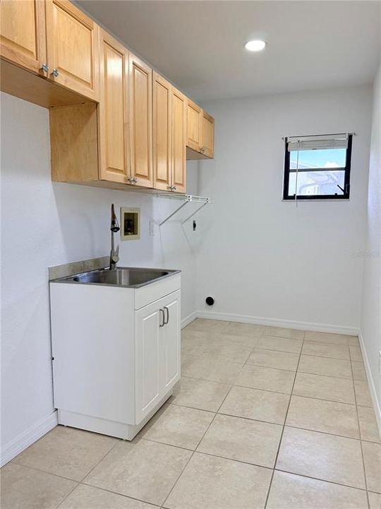Activo con contrato: $335,000 (3 camas, 2 baños, 2103 Pies cuadrados)