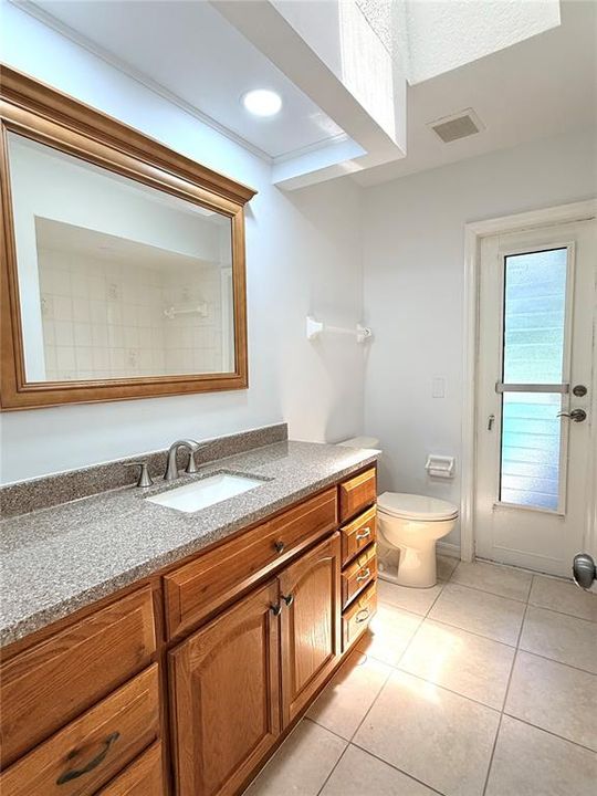 Activo con contrato: $335,000 (3 camas, 2 baños, 2103 Pies cuadrados)