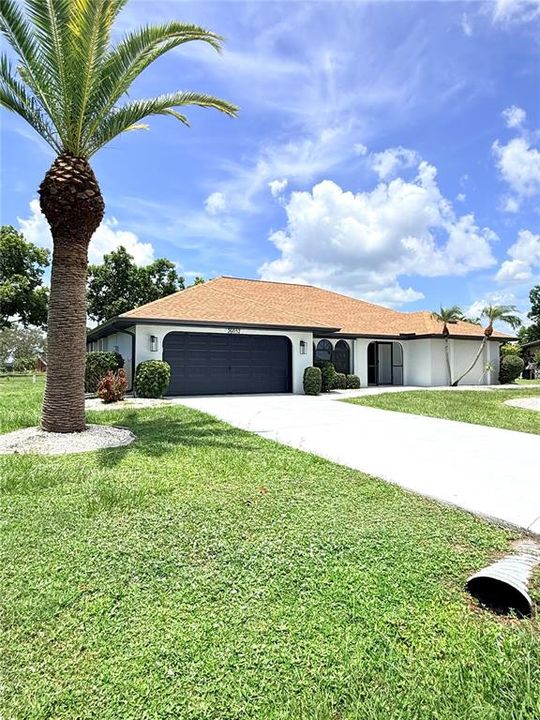 Activo con contrato: $335,000 (3 camas, 2 baños, 2103 Pies cuadrados)