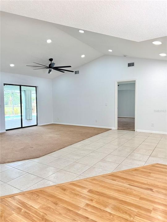 Activo con contrato: $335,000 (3 camas, 2 baños, 2103 Pies cuadrados)