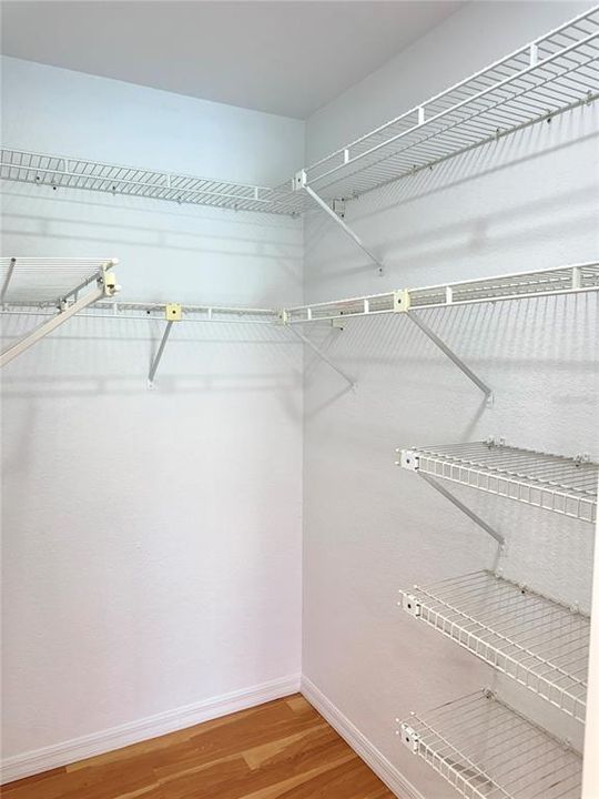 Activo con contrato: $335,000 (3 camas, 2 baños, 2103 Pies cuadrados)