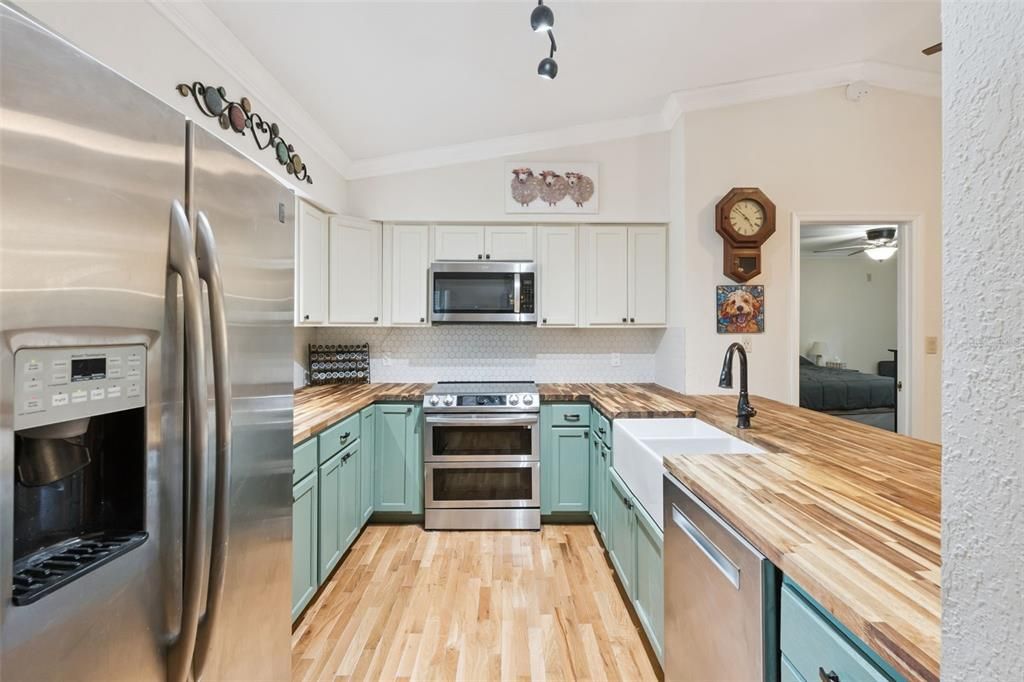 На продажу: $445,000 (3 спален, 2 ванн, 2300 Квадратных фут)