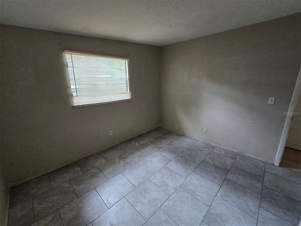 Activo con contrato: $210,000 (3 camas, 1 baños, 1000 Pies cuadrados)