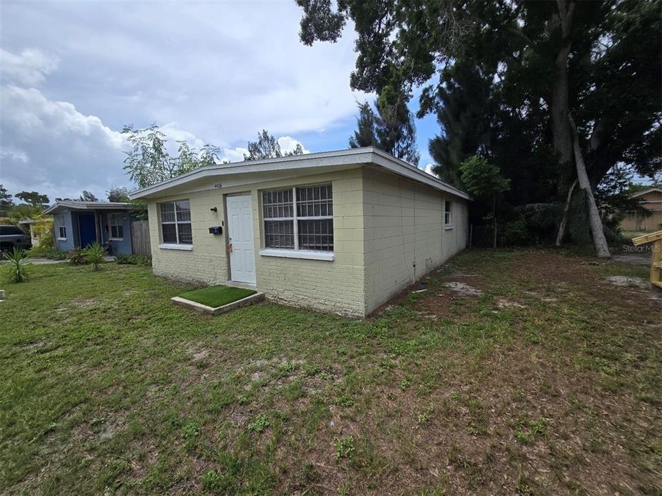 Activo con contrato: $210,000 (3 camas, 1 baños, 1000 Pies cuadrados)