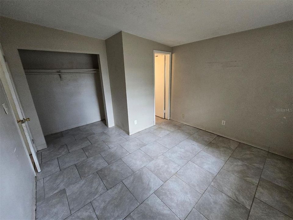 Activo con contrato: $210,000 (3 camas, 1 baños, 1000 Pies cuadrados)