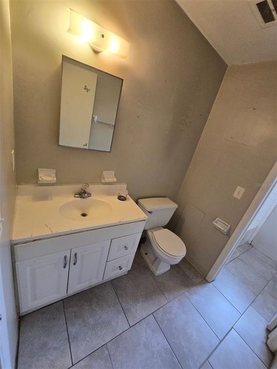 Activo con contrato: $210,000 (3 camas, 1 baños, 1000 Pies cuadrados)