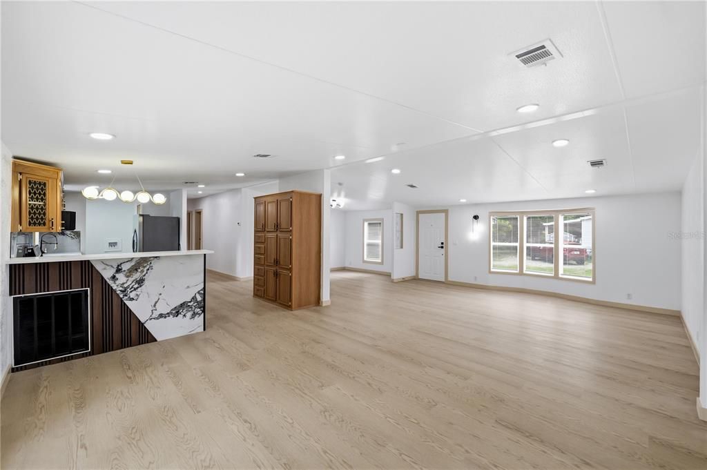 En Venta: $385,000 (3 camas, 2 baños, 1786 Pies cuadrados)
