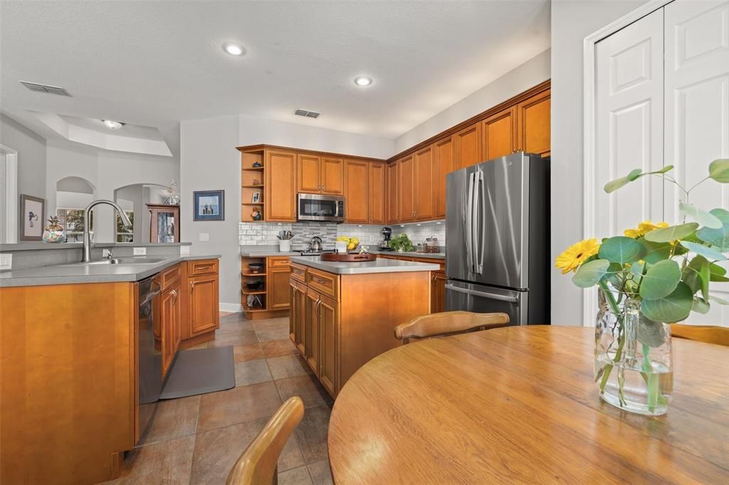 Active With Contract: $649,900 (4 beds, 3 baths, 2802 Square Feet)