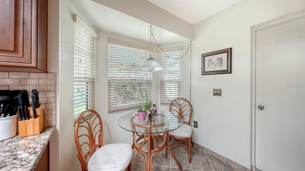 For Sale: $237,000 (2 beds, 2 baths, 1121 Square Feet)