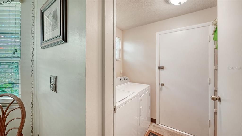 For Sale: $237,000 (2 beds, 2 baths, 1121 Square Feet)