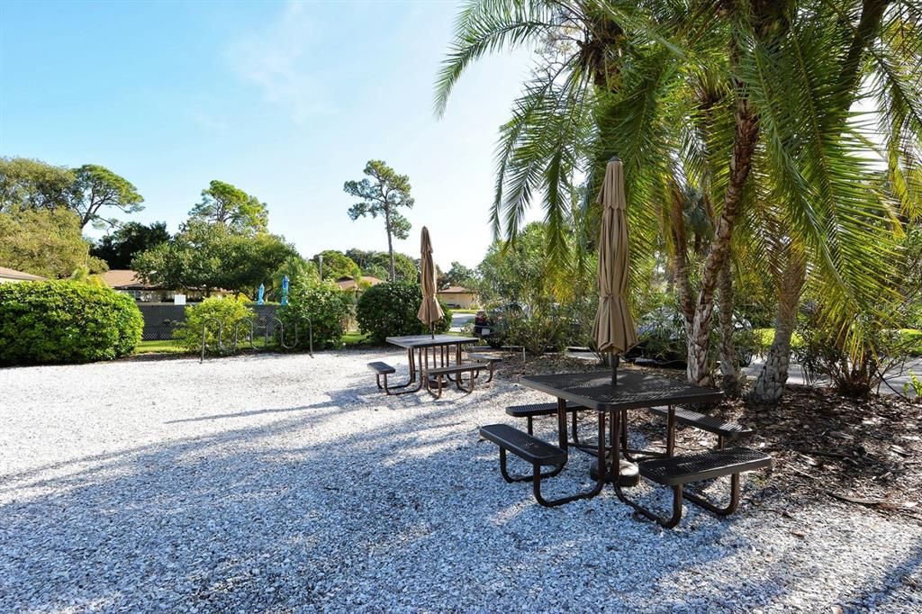 For Sale: $237,000 (2 beds, 2 baths, 1121 Square Feet)