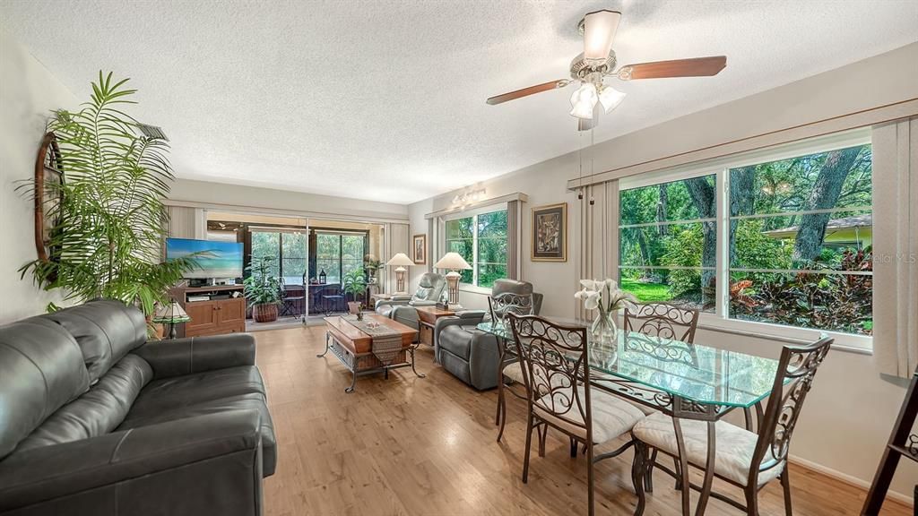 For Sale: $237,000 (2 beds, 2 baths, 1121 Square Feet)