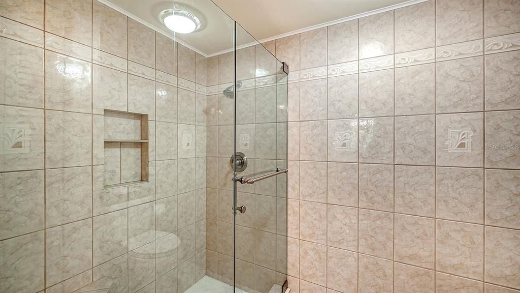 For Sale: $237,000 (2 beds, 2 baths, 1121 Square Feet)