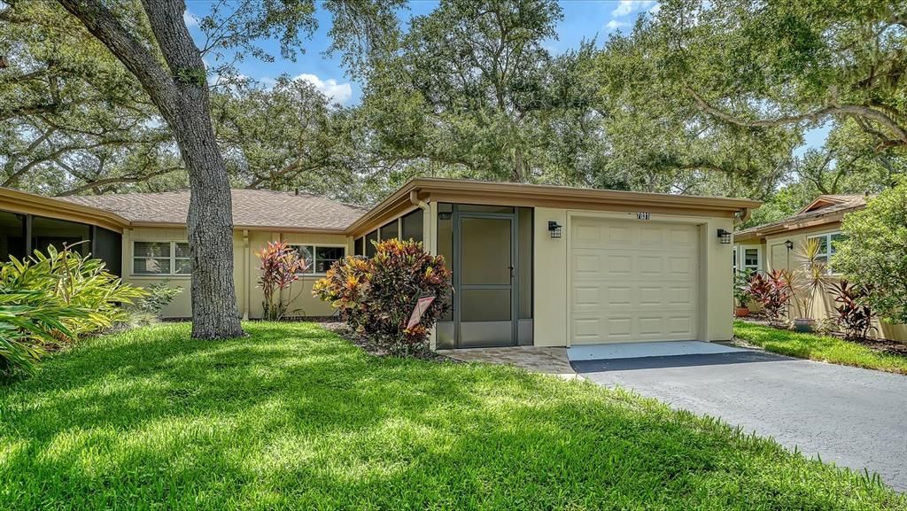 For Sale: $237,000 (2 beds, 2 baths, 1121 Square Feet)