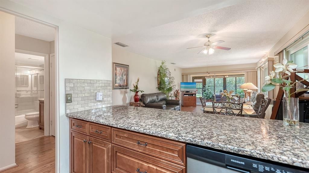 For Sale: $237,000 (2 beds, 2 baths, 1121 Square Feet)