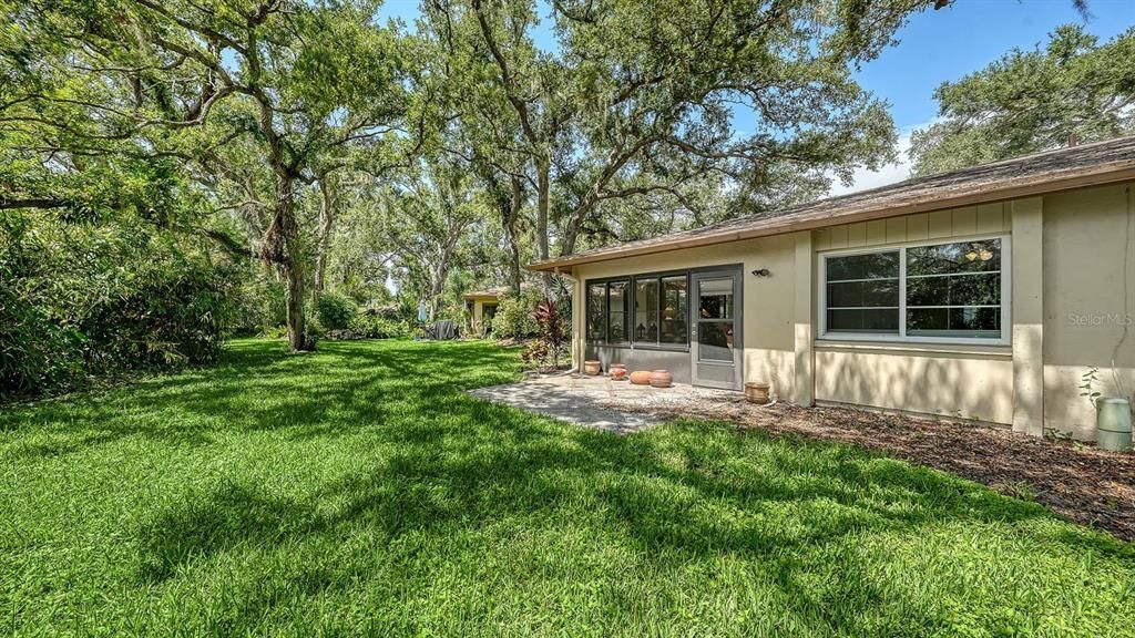 For Sale: $237,000 (2 beds, 2 baths, 1121 Square Feet)