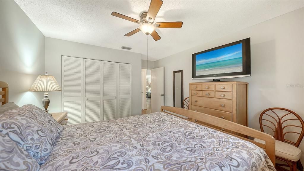 For Sale: $237,000 (2 beds, 2 baths, 1121 Square Feet)